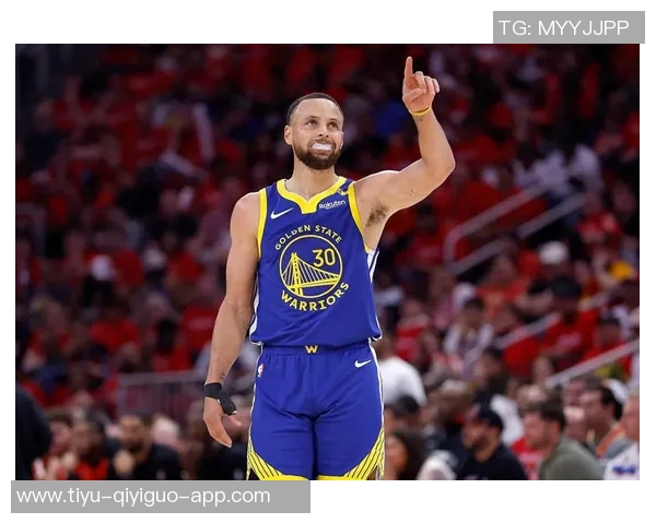 库里半场表现抢眼7投5中贡献14分2助攻三分球命中率高达60成为全队得分王