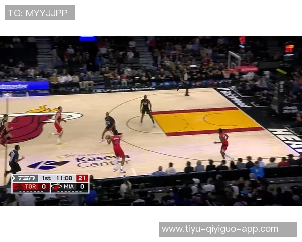 库里赞斯科蒂巴恩斯拼劲十足进攻篮板表现令人惊叹 库里赞斯科蒂巴恩斯拼劲十足进攻篮板表现令人惊叹