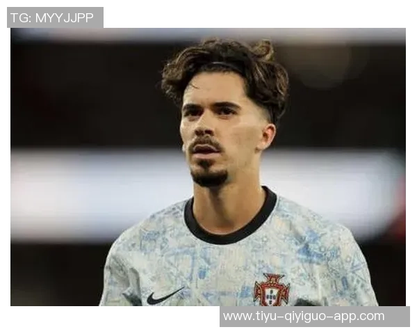 伊涅斯塔荣获环足奖生涯贡献奖与德约维蒂尼亚合影庆祝 伊涅斯塔荣获环足奖生涯贡献奖与德约维蒂尼亚合影庆祝