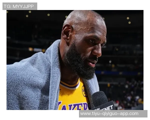 詹姆斯谈球队会议后表现称赞回应展现团队精神与决心